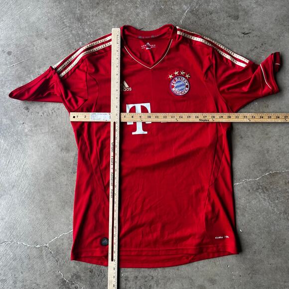 BAYERN MUNICH SOCCER FOOTBALL JERSEY NO. 8 T-MOBILE ADIDAS LARGE - Picture 3 of 5